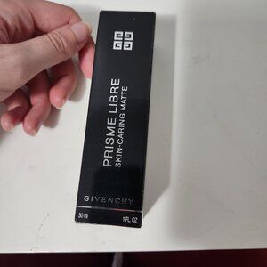 Givenchy Prisme Libre Skin Caring Matte Foundation